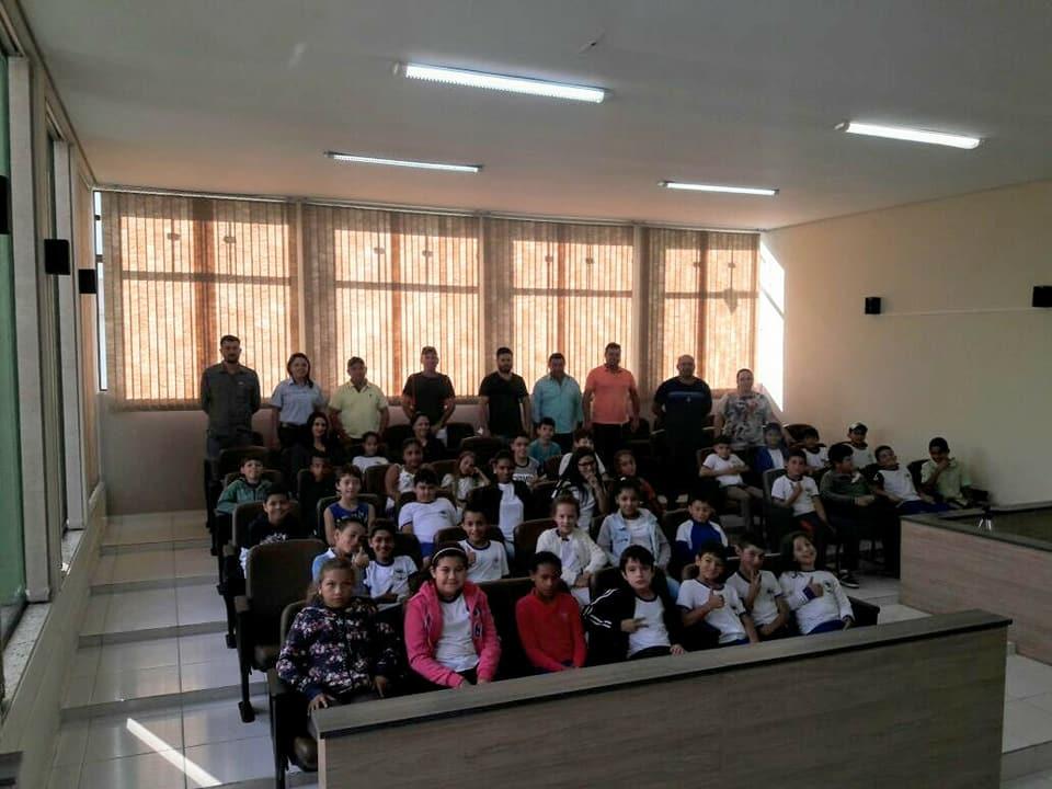 Câmara de vereadores de Pinhalão desenvolve projeto “Parlamento Jovem”