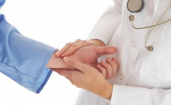 Pacientes com câncer têm direitos como resgate do FGTS e isenção de IPVA e IPI
