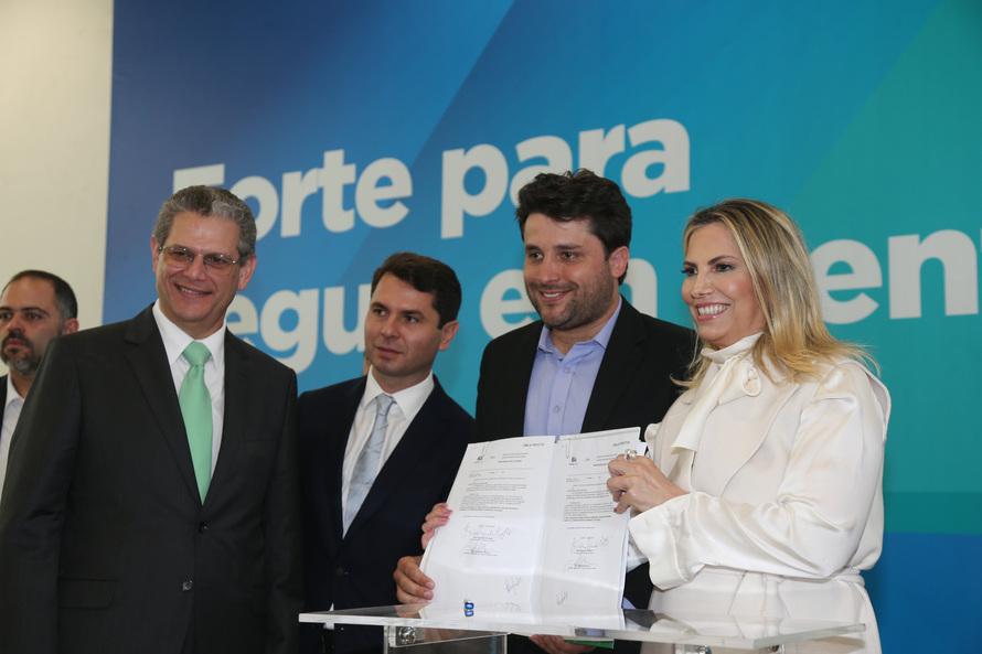 Prefeito recebe R$ 1 milhão para Tomazina no Palácio Iguaçu