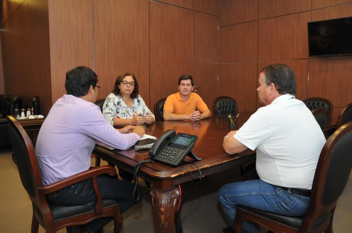 Vice-prefeita de Jaguariaíva visita Cohapar para acompanhar projetos