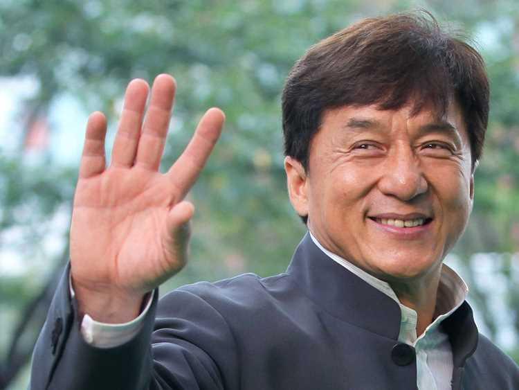 Filha de Jackie Chan está morando na rua por ser homossexual