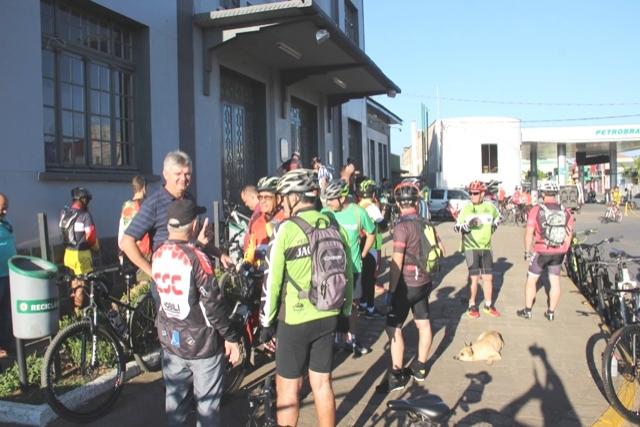 Desafio de Cicloturismo mobiliza quase 300 ciclistas em Jaguariaíva