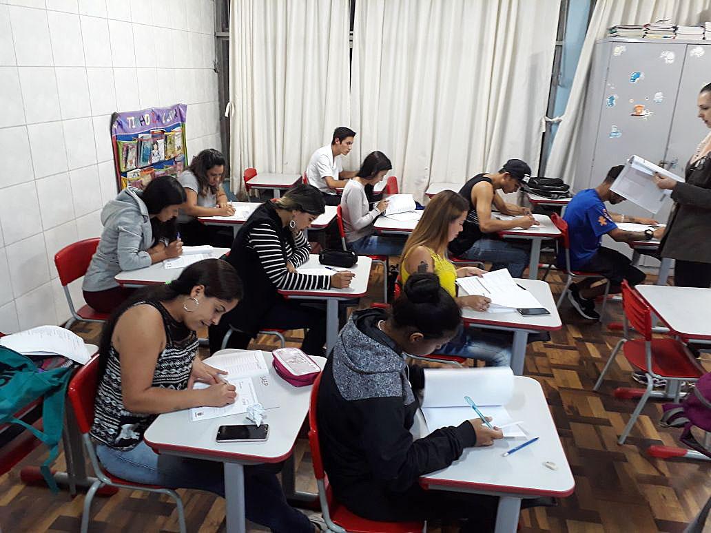 Alunos da rede estadual participam de avaliação do sistema de ensino
