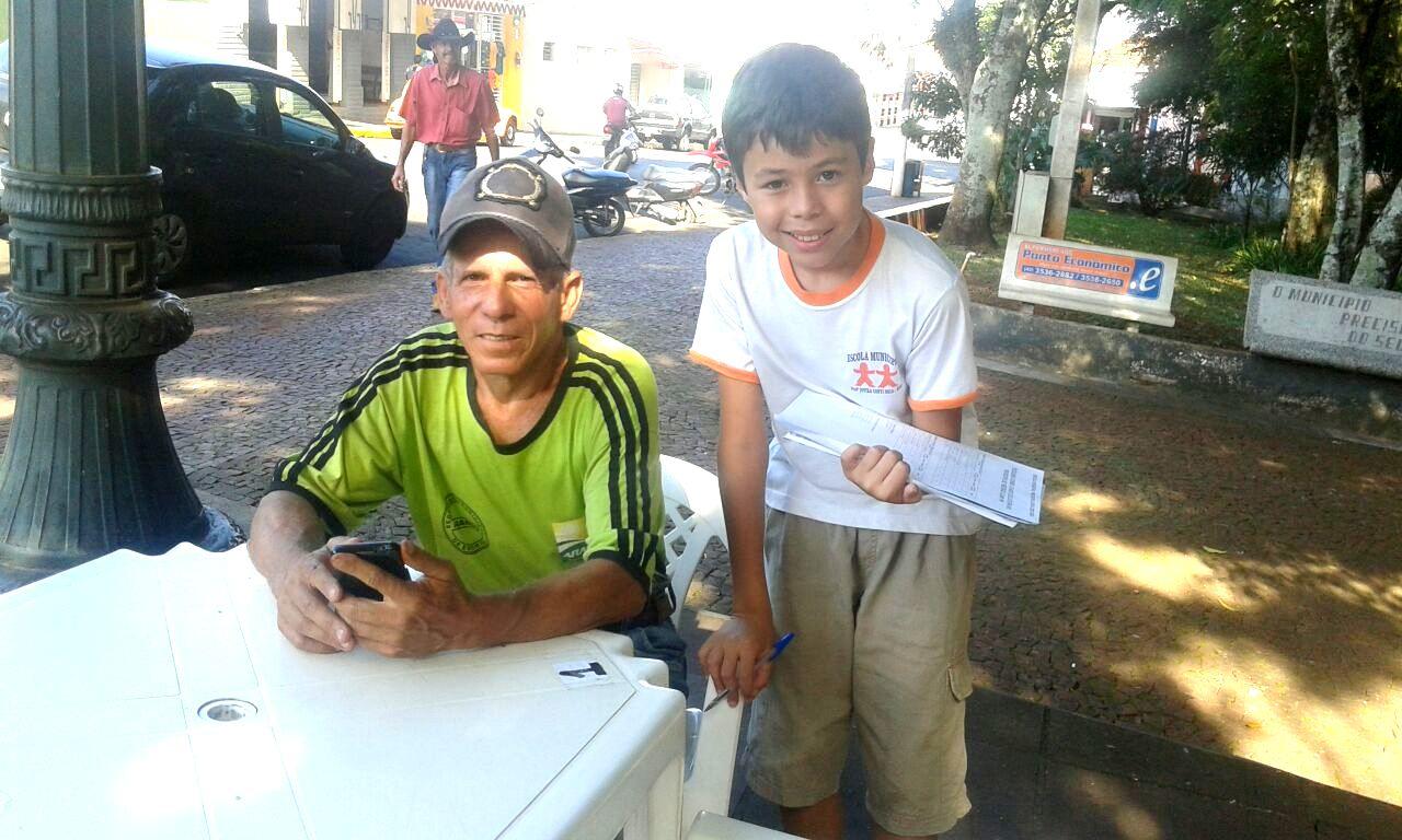 Prefeito atende solicitação de alunos e autoriza a aquisição de gibis para rede municipal