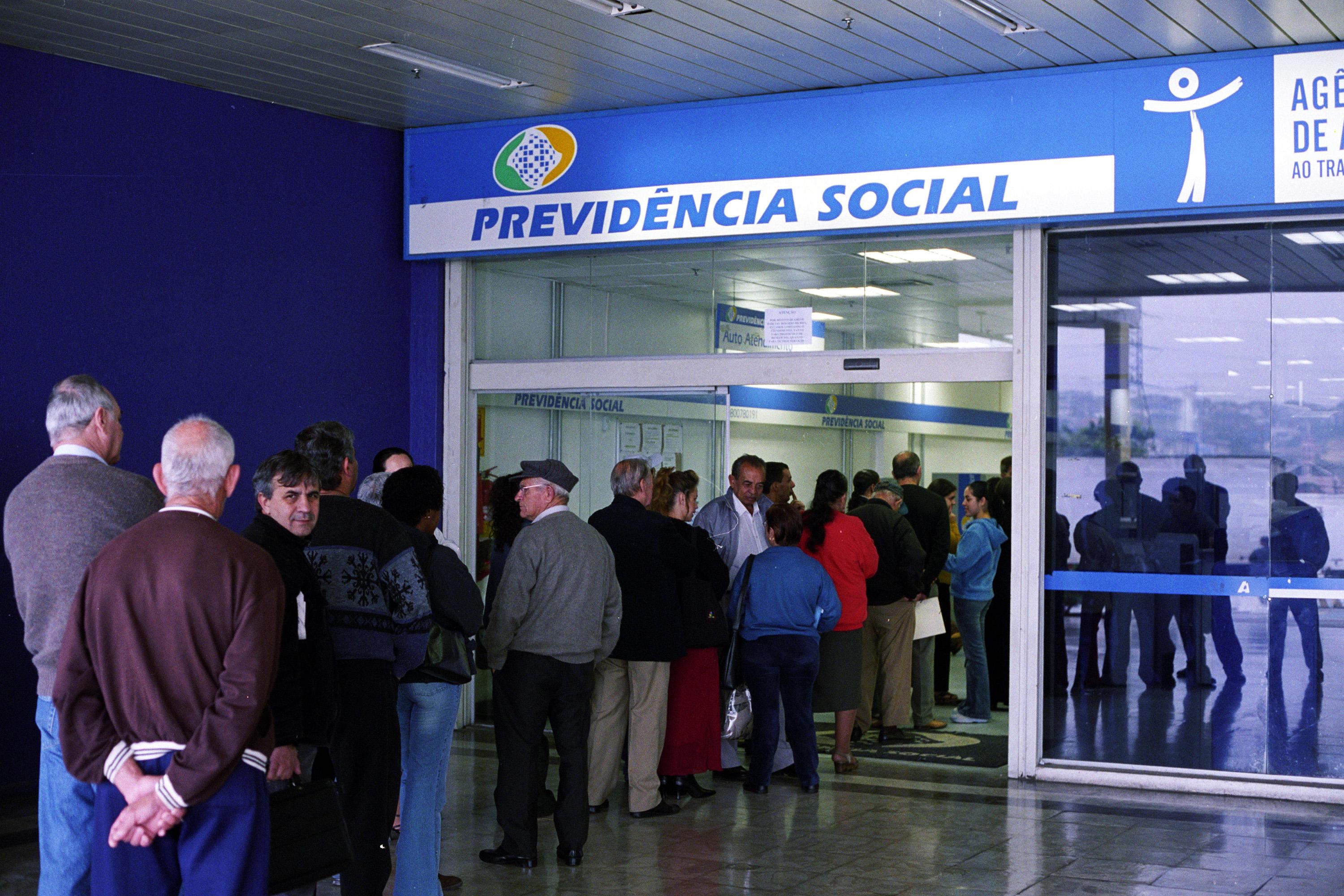 Mais de 100 mil pessoas recebem aposentadorias de mortos por ano