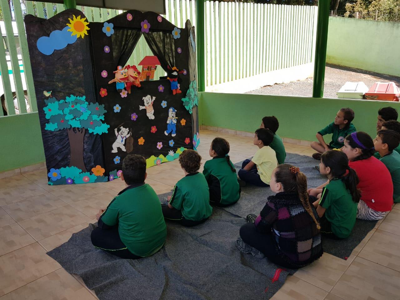 Projeto Hora do Conto incentiva leitura entre crianças da rede municipal de ensino