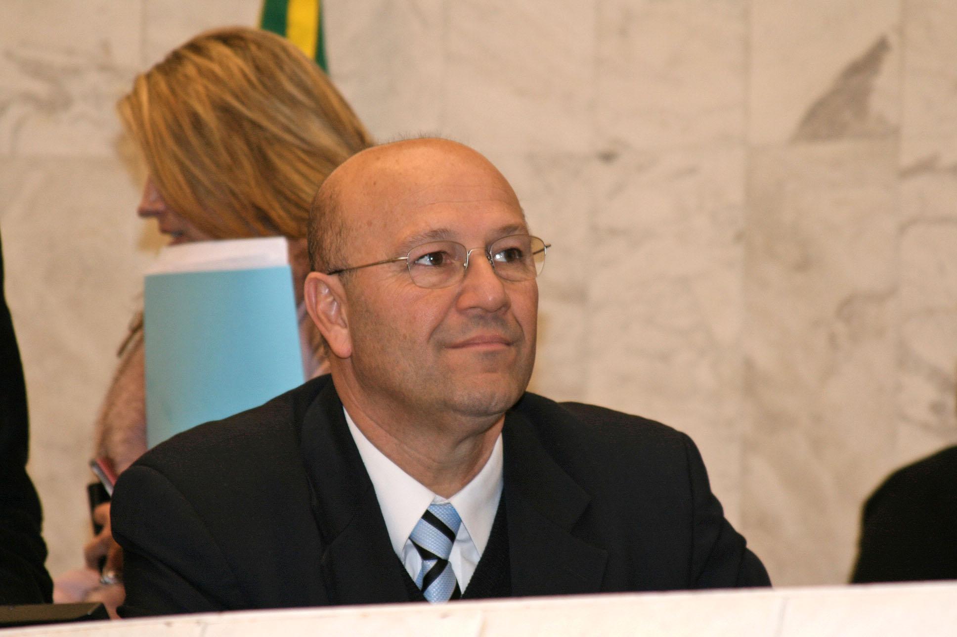 A saga da destruição da economia continua