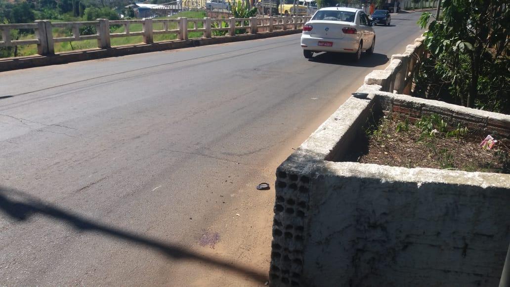 Idoso é atropelado por motociclista em frente a posto de combustível de W. Braz