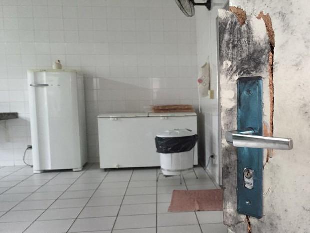 Criminosos arrombam casa e furtam carnes da geladeira em W. Braz