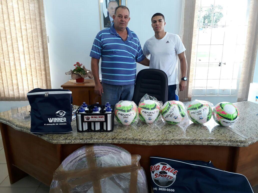 Departamento de Esportes de Japira recebe materiais para projetos