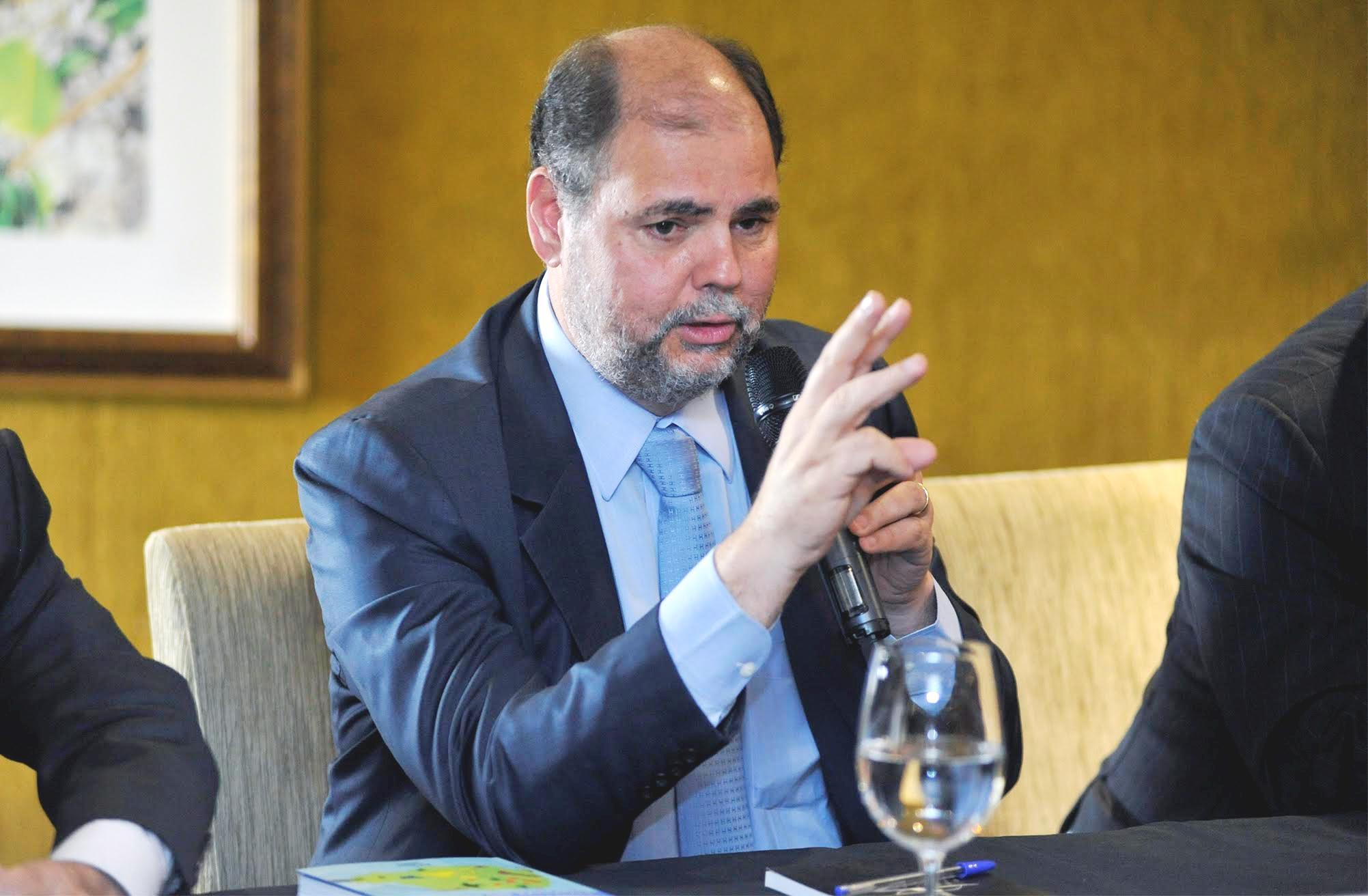 ‘Para ser um senador em favor do Paraná'