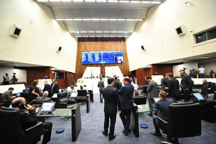 Deputados aprovam projeto que prevê período de tolerância nos pedágios