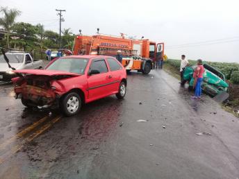 Acidente no bairro Km 10 deixa três pessoas feridas