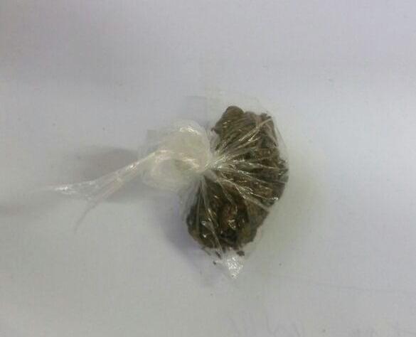 Para enganar a polícia, traficante engole droga, mas acaba preso em flagrante