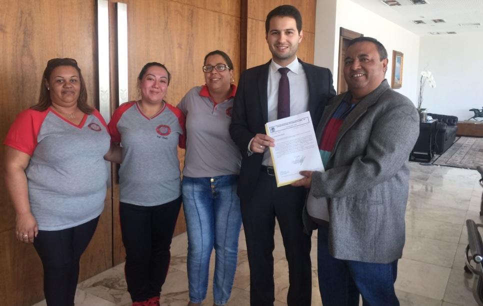 Colégio de ensino integral brazense recebe equipamentos de fanfarra