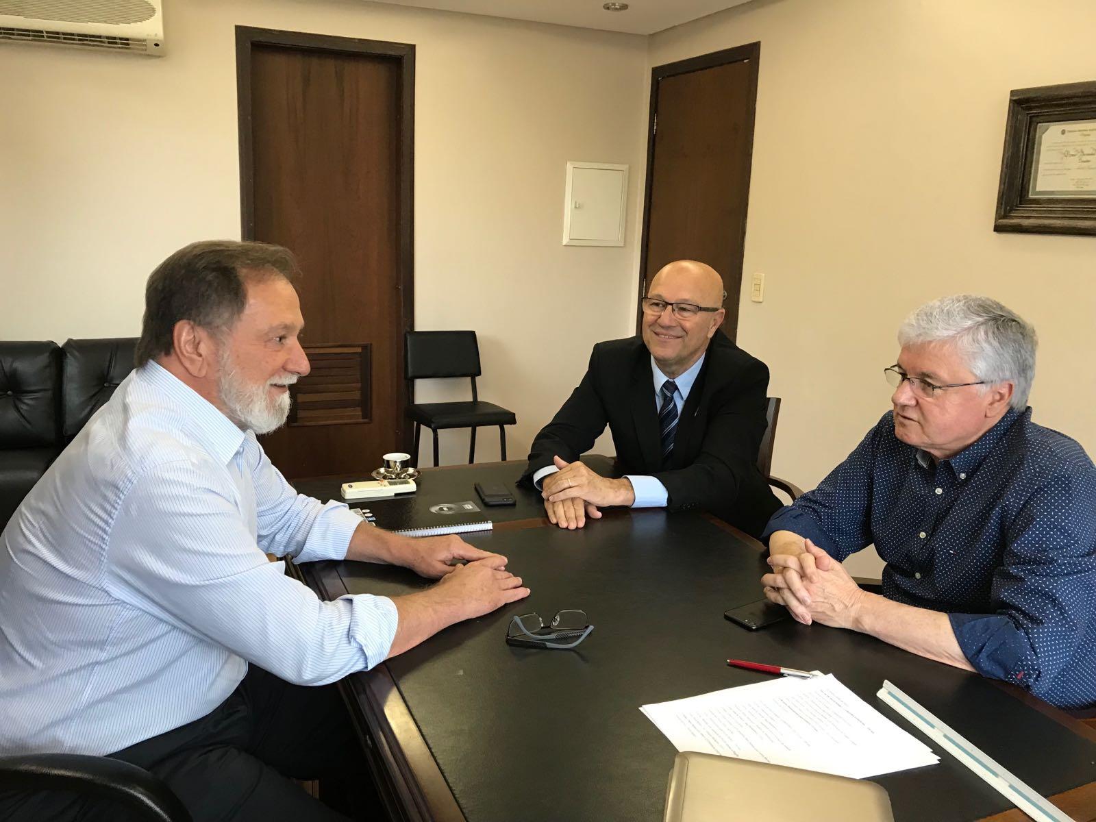 Romanelli e Rossoni fazem visita à Osmar Dias