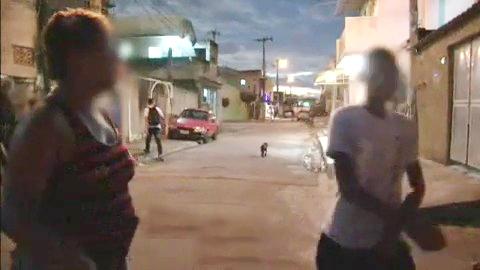 Homem ameaça mulher grávida e quebra a casa dos próprios pais