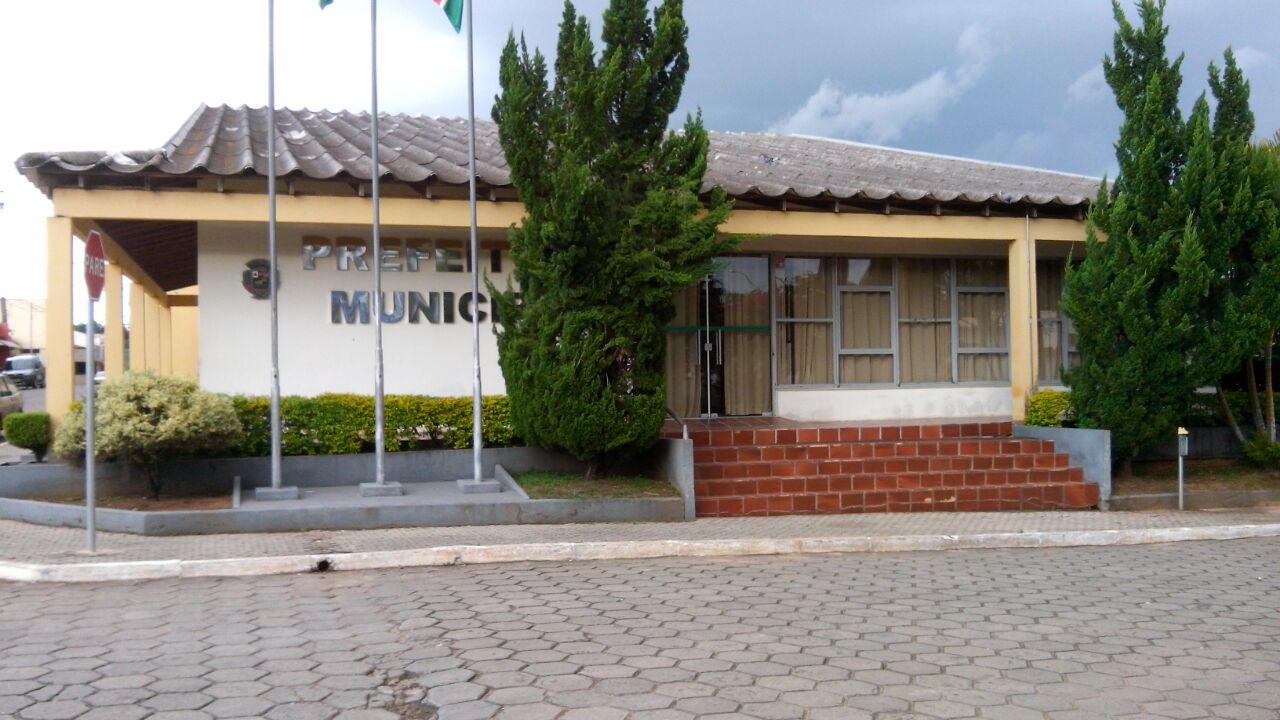 Prefeitura de São José abre concurso, salários variam de R$ 949 à R$ 10,7 mil