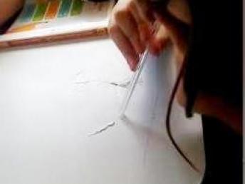 Vídeo mostra alunos cheirando pó branco em colégio paranaense