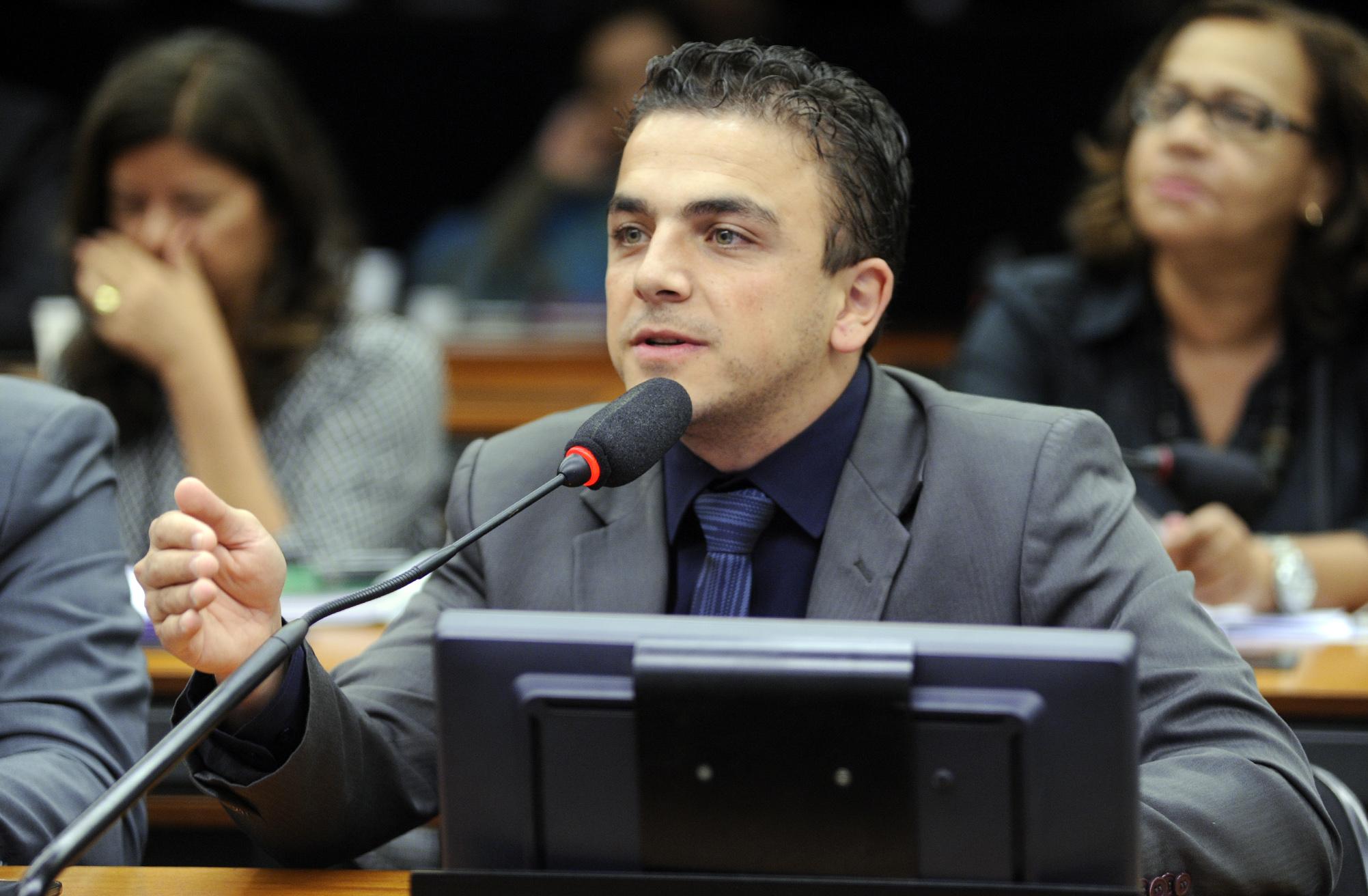 Na CCJ, Aliel defende o fim do foro privilegiado