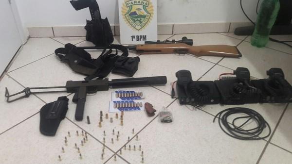 Polícia encontra submetralhadora e espingarda com funcionário da prefeitura