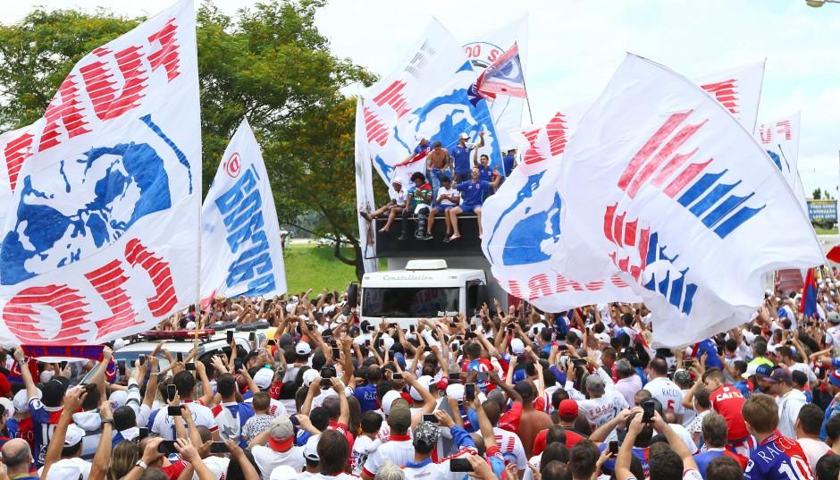 Paraná comemora acesso com festa histórica