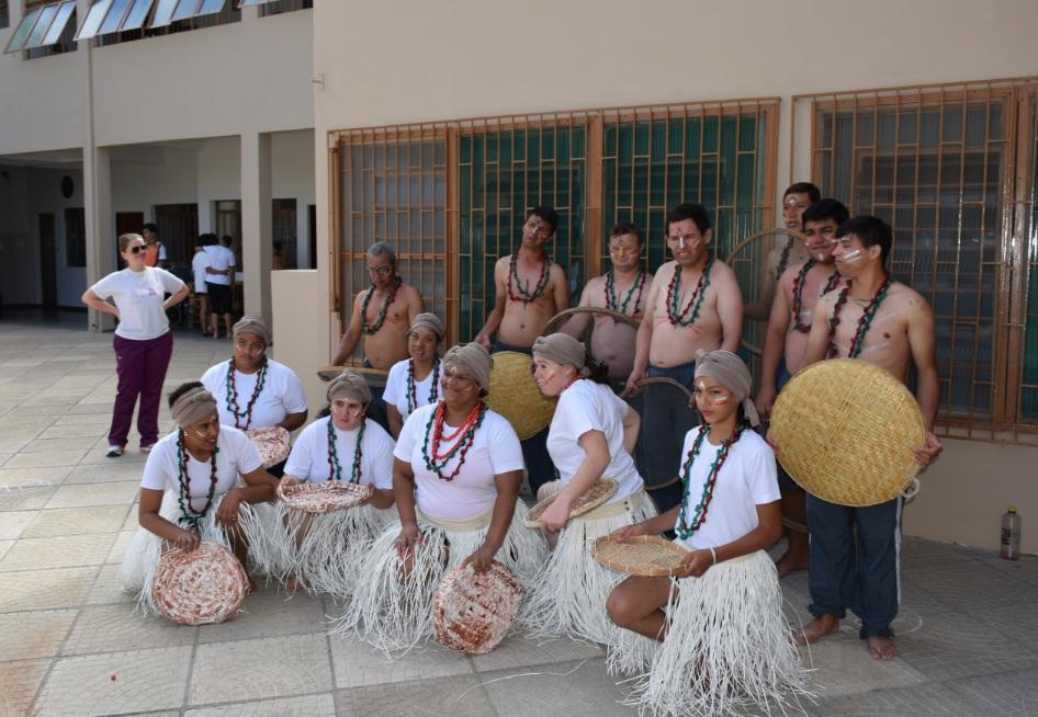Escolas promovem festivais para conscientizar alunos sobre a igualdade entre as pessoas