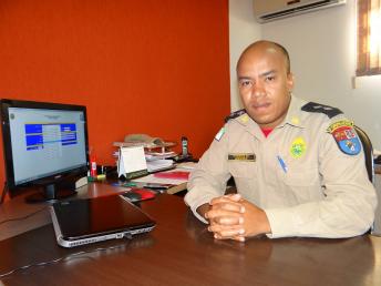 Bombeiros prestam as últimas homenagens ao tenente Gregório