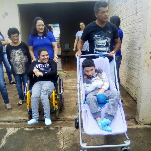 Em luta pela vida, menino de oito anos conta com ajuda da região