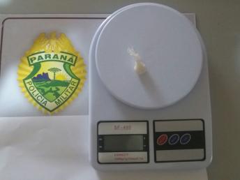 Homem com droga resiste a prisão em Jacarezinho