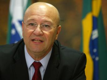 Ninguém é obrigado a ser político ou servidor público, mas se for, não reclame!