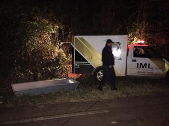 Homem é morto após discussão e corpo é deixado no mato