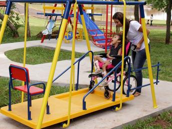 Apae recebe recursos para construção do primeiro parque infantil adaptado