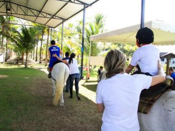 Ribeirão Claro terá projeto de Equoterapia para alunos da APAE