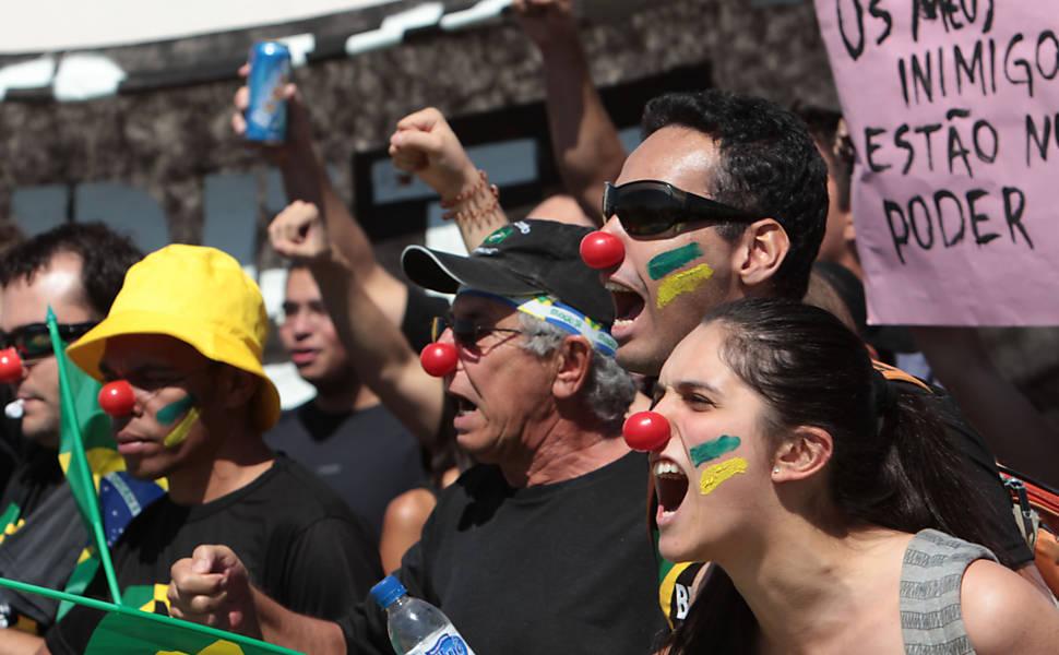 Só os brasileiros podem salvar o Brasil