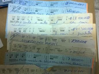 Quadrilha tenta trocar sete cheques roubados em Ribeirão do Pinhal