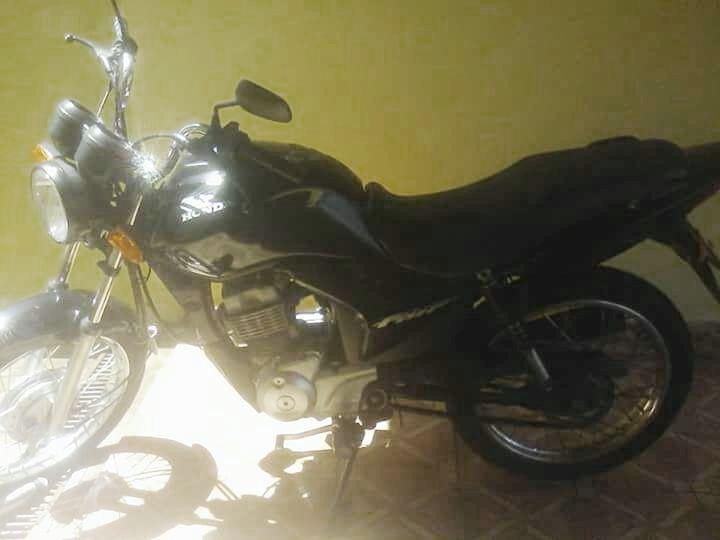 Rapaz de Piraju procura moto furtada em Wenceslau Braz