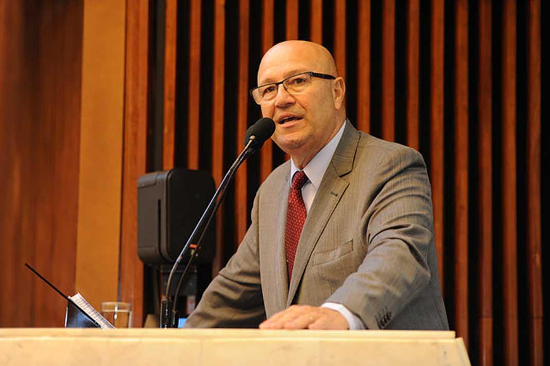 Um retorno às trevas - Luiz Cláudio Romanelli