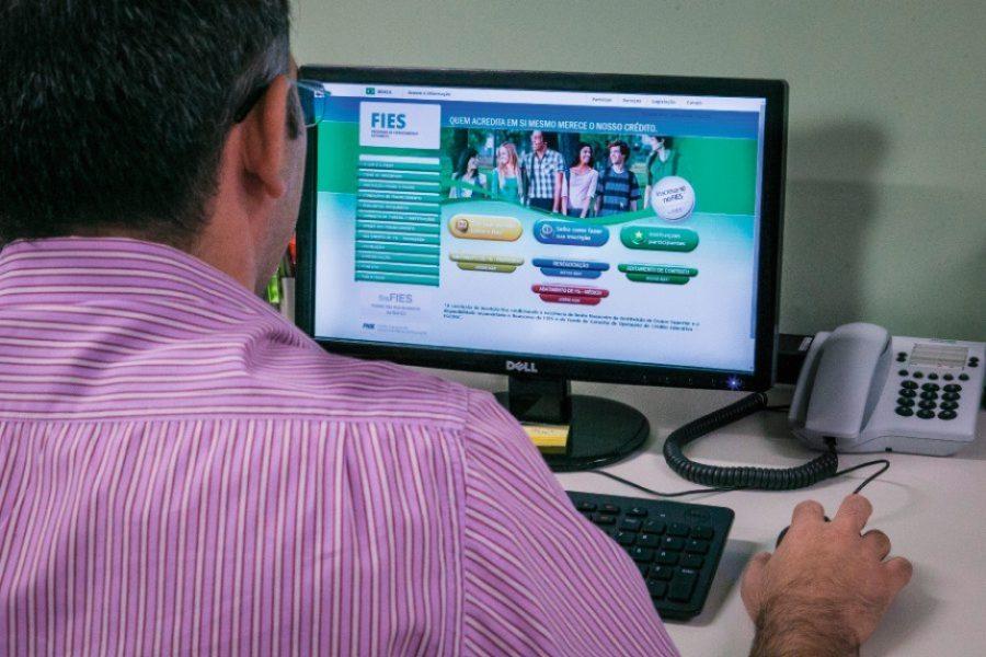 MEC prorroga para novembro prazo de aditamento do Fies