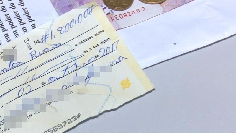 Casal é preso após tentar passar cheque roubado