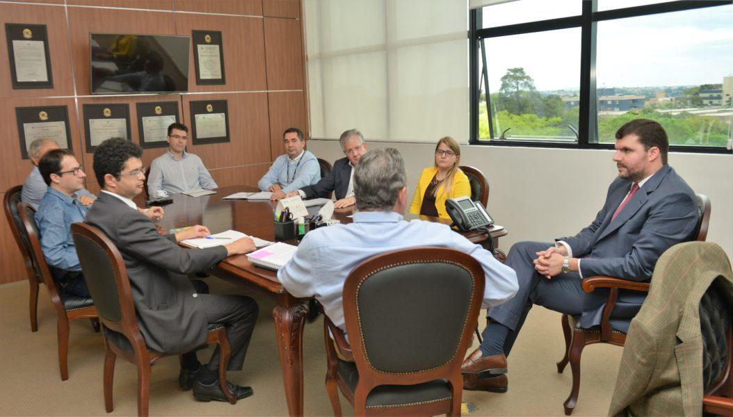 Prefeita de Arapoti visita Cohapar para acompanhar andamento de projeto de 100 moradias