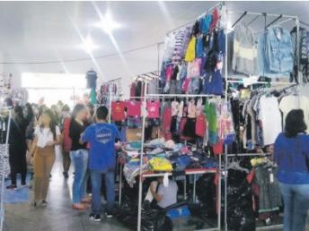 Comércio ilegal de roupas vira caso de polícia em Siqueira Campos