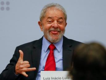 Dono de imóvel disse que assinou um ano de recibos de aluguel para Lula de uma só vez