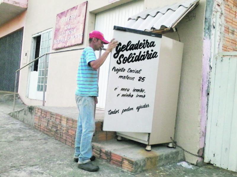Moradores mantém alimentos em 