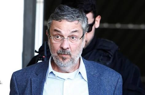 Palocci está fora do PT