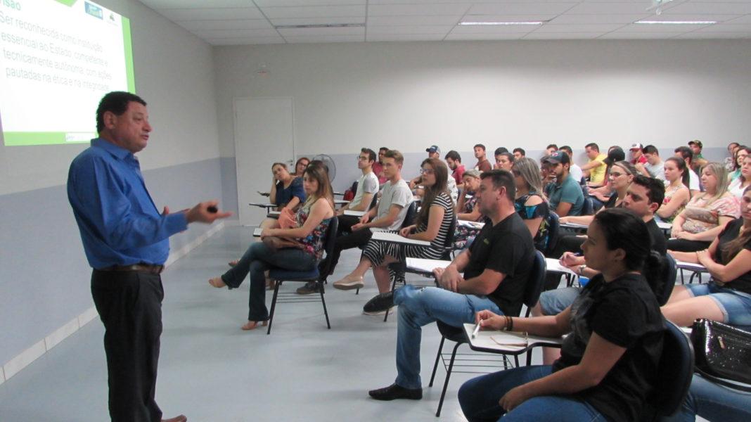 UNOPAR realiza palestra sobre o NAFE a universitários de Ciências Contábeis