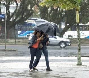 Fim do mundo não aconteceu, mas a chuva pode chegar amanhã