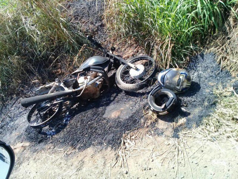 Ladrão furta motocicleta em W. Braz e a incendeia em Calógeras