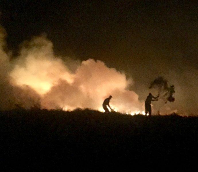 Após oito horas de fogo, desespero toma conta de moradores