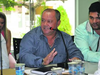 Prefeito Walmir solicita recursos junto ao Ministério da Educação